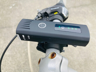 家族分買うには1個1,100円は高い？安い？【ダイソー】自転車通学が始まった方は必見のセンサーライトのイメージ画像