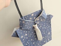 【紙袋】があったら即試してみて！そのまま運べて渡せる「簡単手提げラッピング」に"へぇボタン"100回押したい！簡単裏ワザ2選のイメージ画像