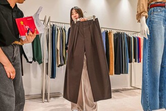GU「コレ、みんな持ってます」【広報さんがリアル自腹買い！】「1,290円とは思えない！」「脚すっきり」中の人愛用2選のイメージ画像
