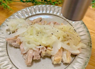フライパン1つ・ほったらかし!?だけメシ®︎ちはるさん「極上の新玉チキン」レシピに挑戦のイメージ画像