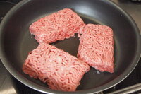 ハンバーグおすすめアレンジ【家事ヤロウ】和田明日香さん「ひき肉そのまま煮込みハンバーグ」こねない超簡単レシピのイメージ画像
