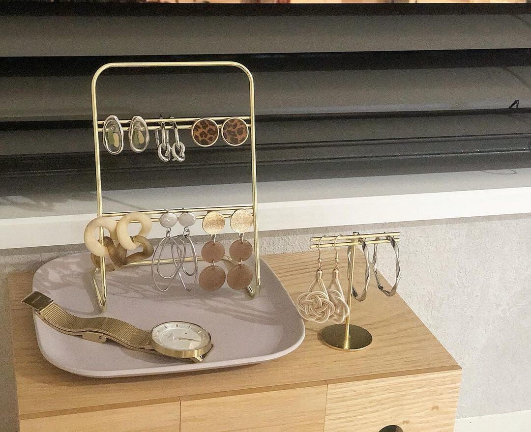 セリアアクセサリースタンド収納アイデア