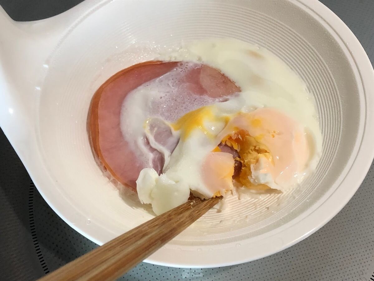 ダイソー電子レンジ調理器「どんぶり・目玉焼き」