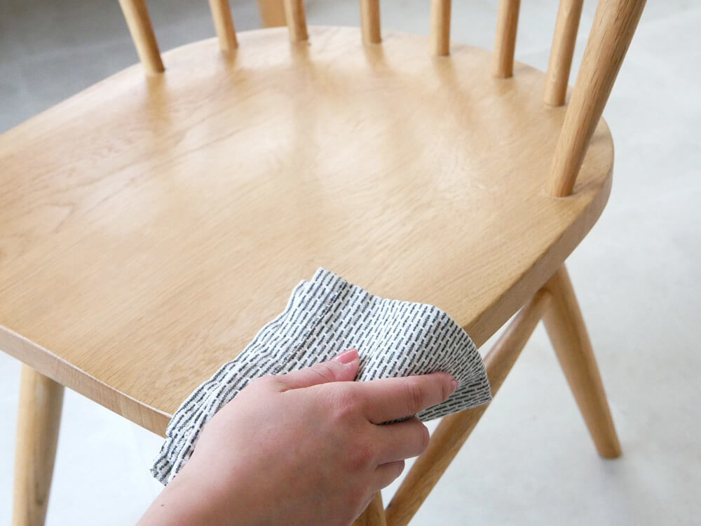 椅子選びをもっと楽しむ！オーク無垢材×オイル仕上げの「ハーフ