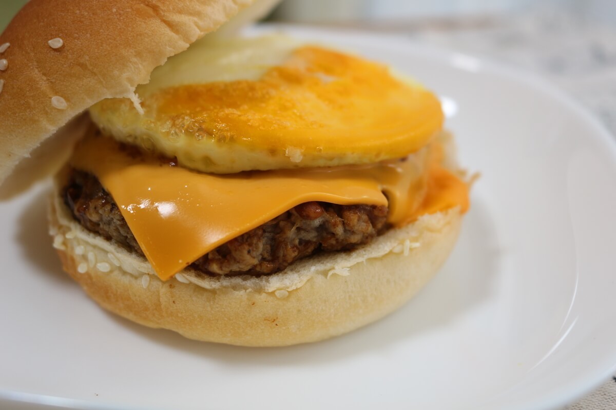 濃厚デミたまチーズバーガー