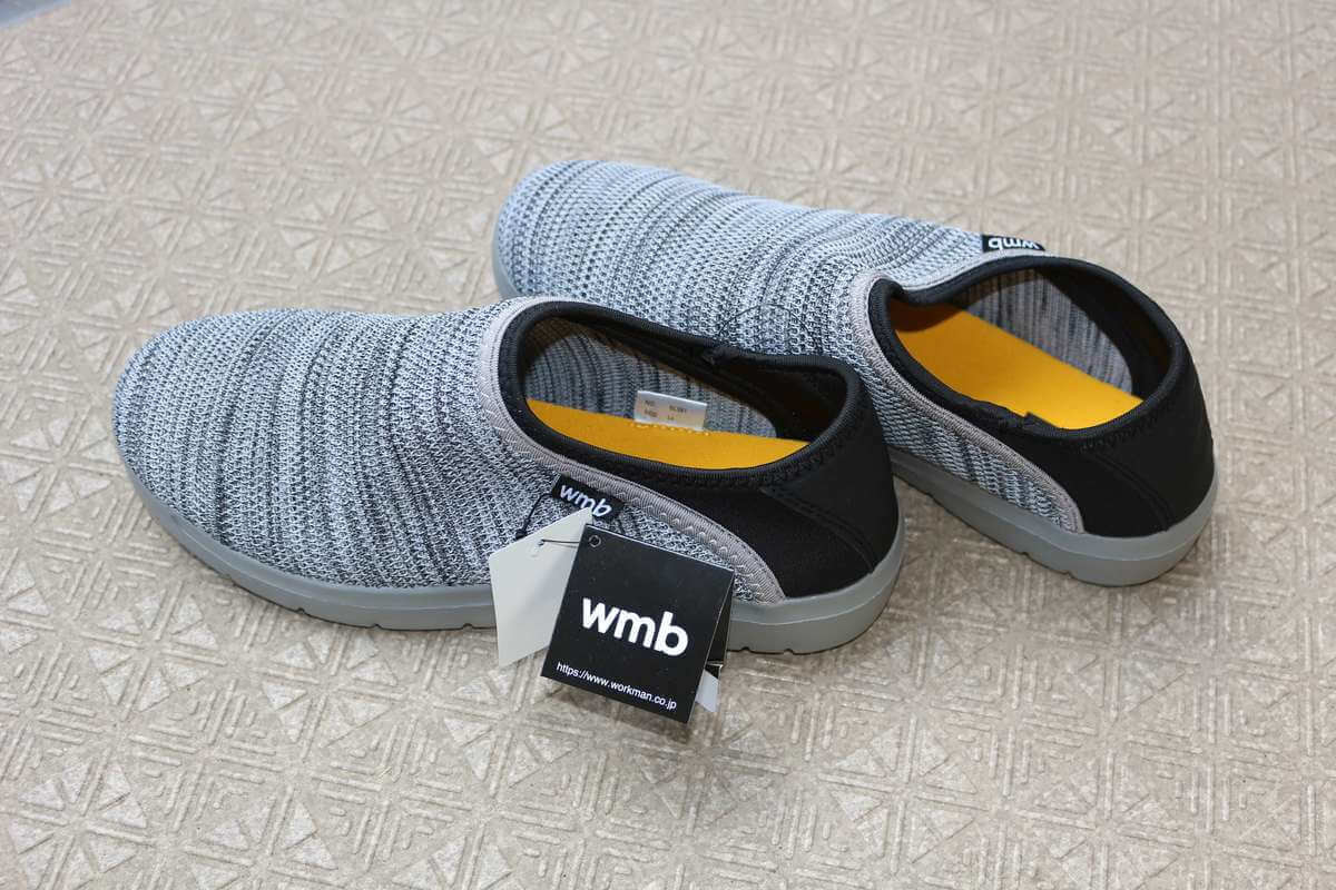 踏めるニットシューズ