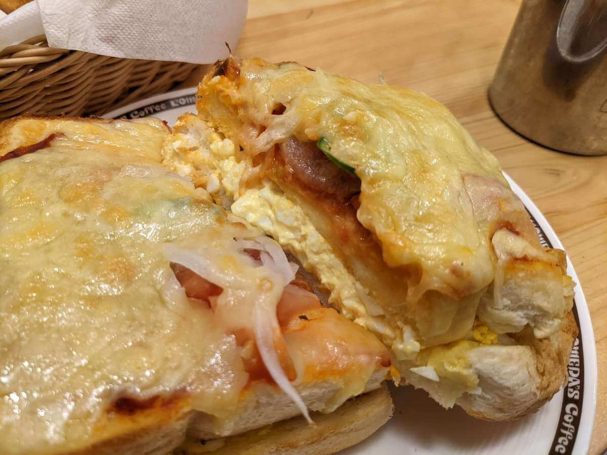 たっぷりたまごのピザトースト