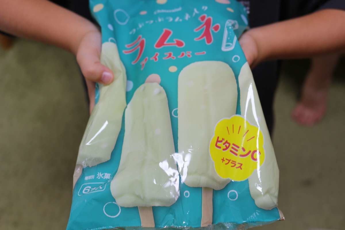 シャトレーゼ　ビタミンラムネアイスバーマルチ