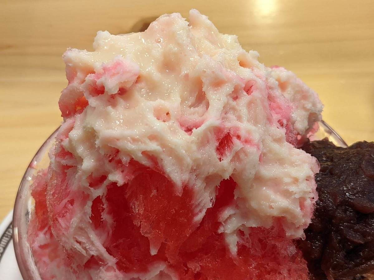 コメダ珈琲店名物のかき氷いちご氷
