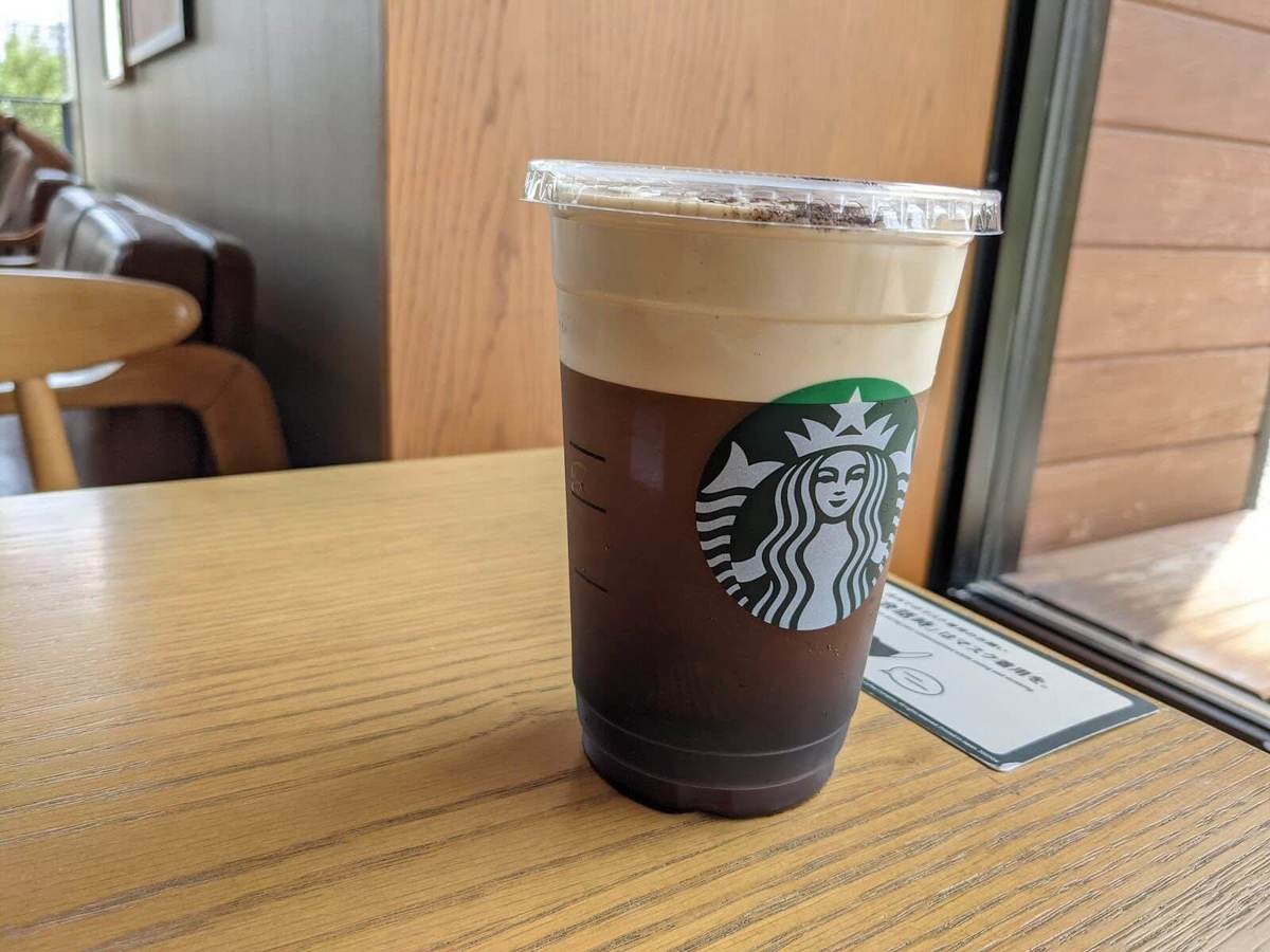 スターバックス® ナイトロ コールドブリュー ムース フォーム ダーク キャラメル