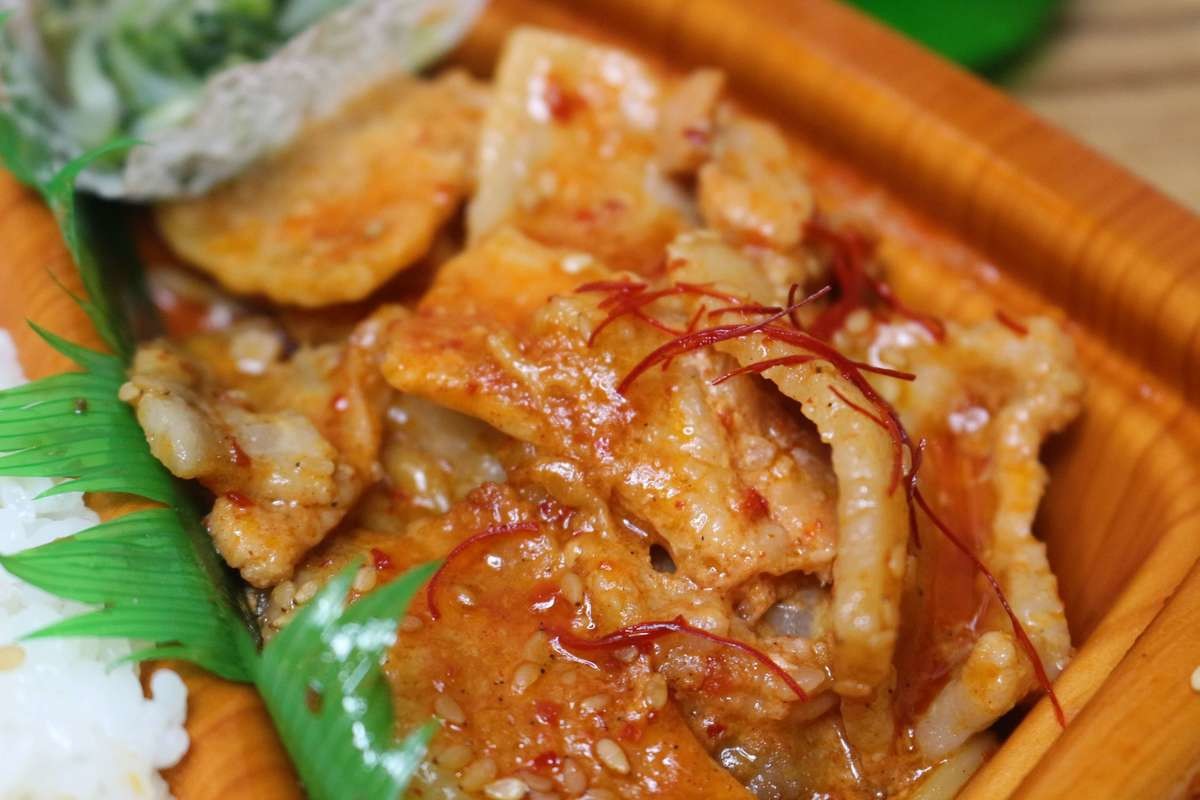 韓国風旨辛豚焼肉弁当(サムギョプサル)