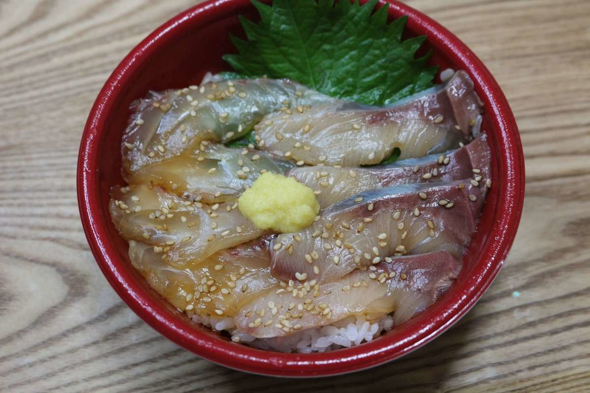 はま寿司お持ち帰り丼ぶりはまちとまだいの漁師漬け丼