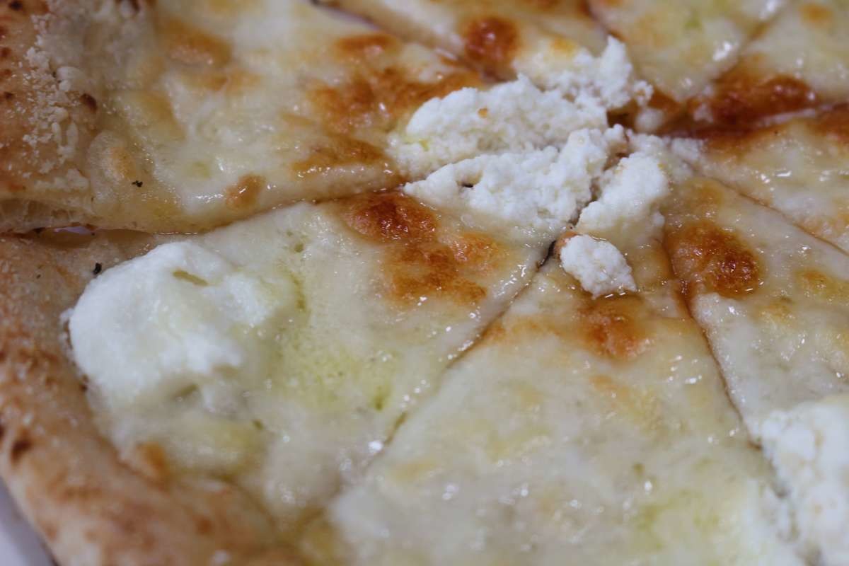 セブンプレミアムゴールド金のチーズピッツァ