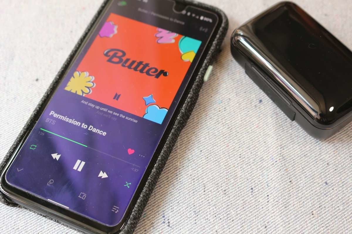 スリーコインズ高音質ワイヤレスイヤホン