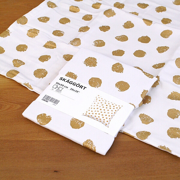 シェッゴルト「クッションカバー ホワイト/ゴールドカラー」