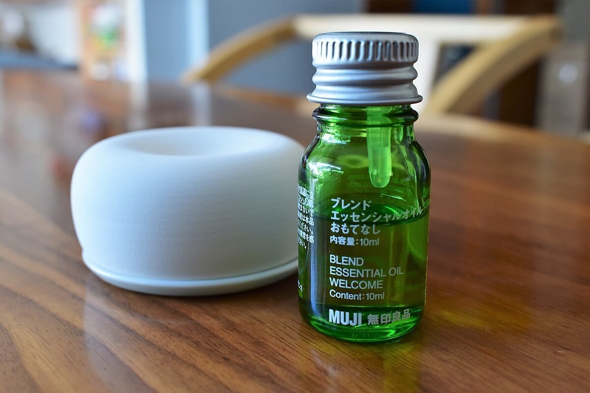 無印良品エッセンシャルオイル11本とアロマストーン まずは5滴垂らしてみて！」無印のアロマストーンをおうちで使ってみる