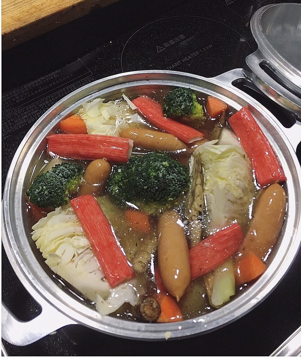 栄養を逃さずヘルシーに！1鍋8役「無水鍋」はココがすごい | ヨムーノ