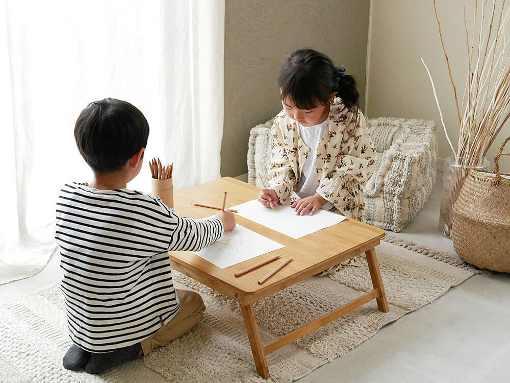 絶妙なバランス感が最高かも！驚異の薄さ4.5cm「折り畳みテーブル