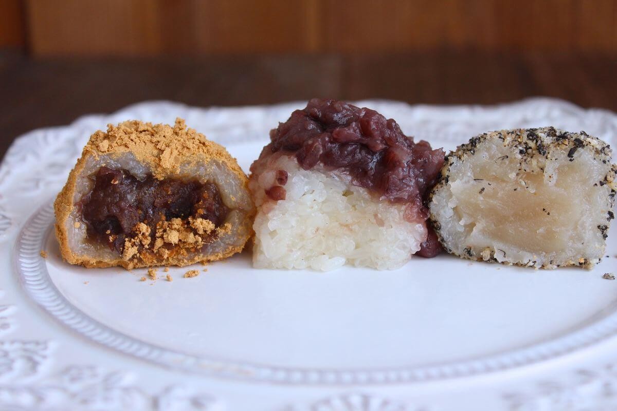 シャトレーゼ「1個130円」おはぎ「あんこ・きなこ・ごま」贅沢食べ比べ