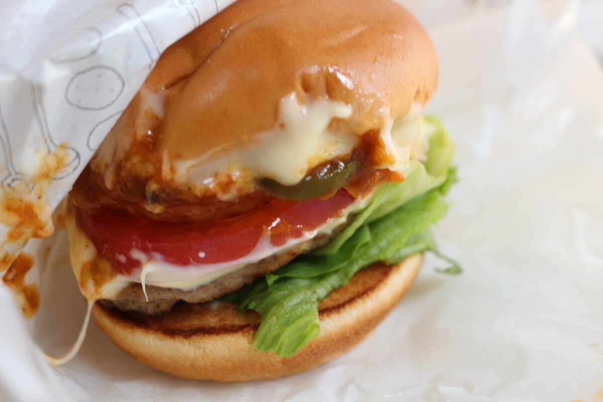 2辛スパイシーごちそうチリバーガー 2種のチーズ