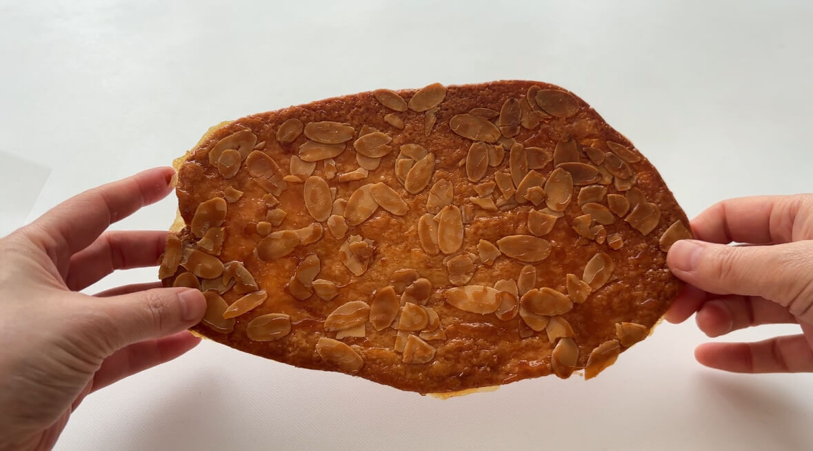 シャトレーゼおすすめ①「むらさき芋のあんこもちパイ」