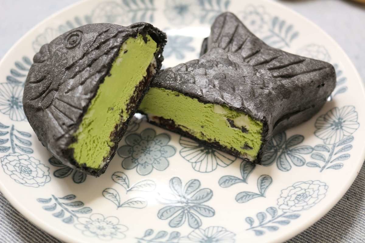 たい焼き最中宇治抹茶しっぽまであん黒蜜風味粒餡入