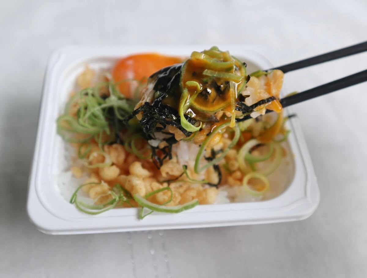 テーブルマーク公式「たぬき丼」