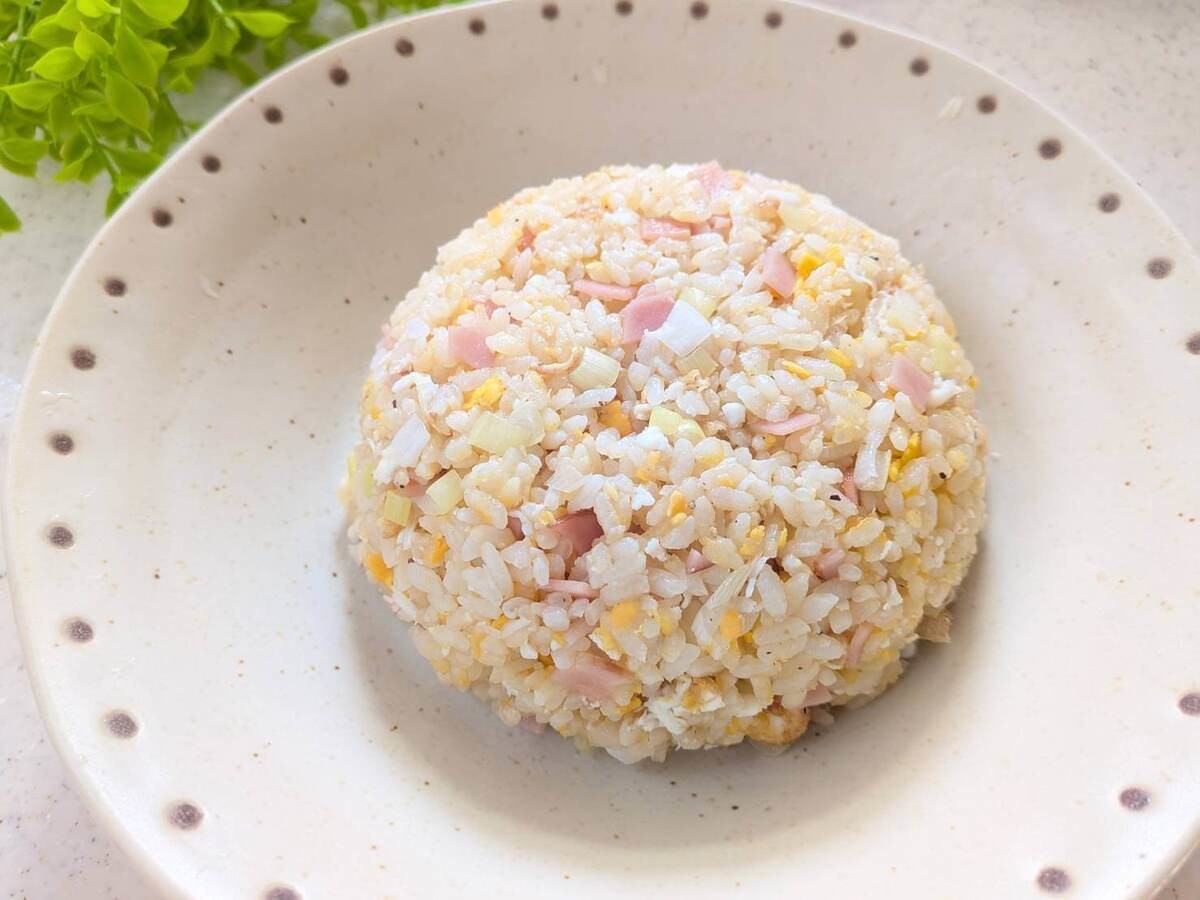 目玉焼きの旨味しみ込む黄金チャーハン