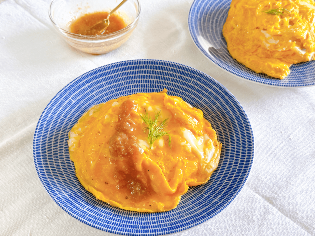 オープンオムライスの梅みそソース