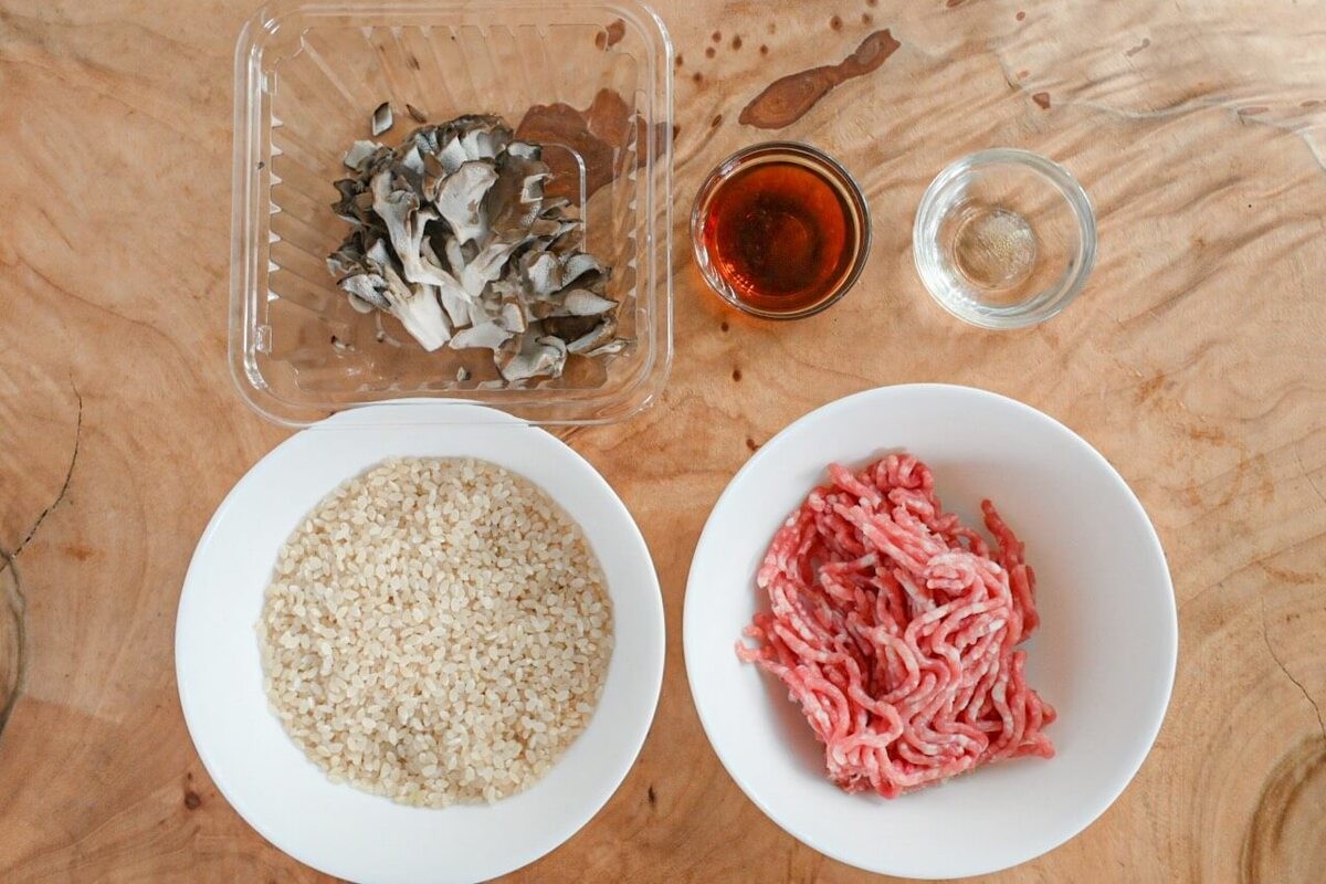 豚ひき肉とまいたけの炊き込みごはん