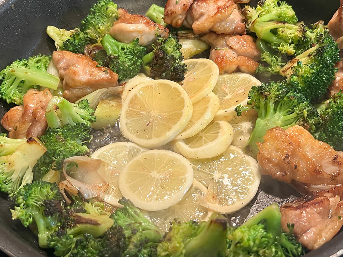 ブロッコリーと鶏肉の塩レモン炒め