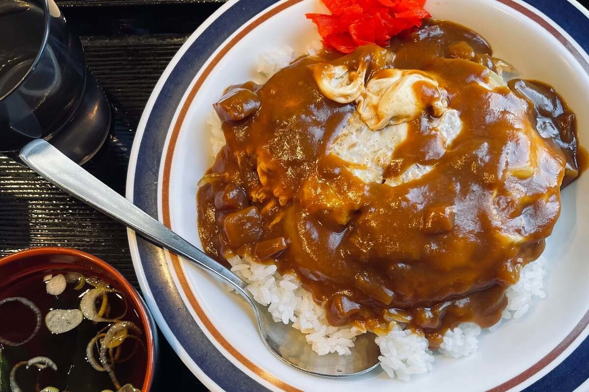 誰もが入りやすい「富士そば」の魅力