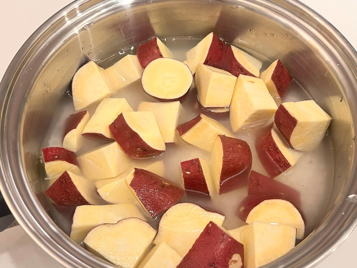 栗原はるみさん「さつまいもと塩昆布のご飯」
