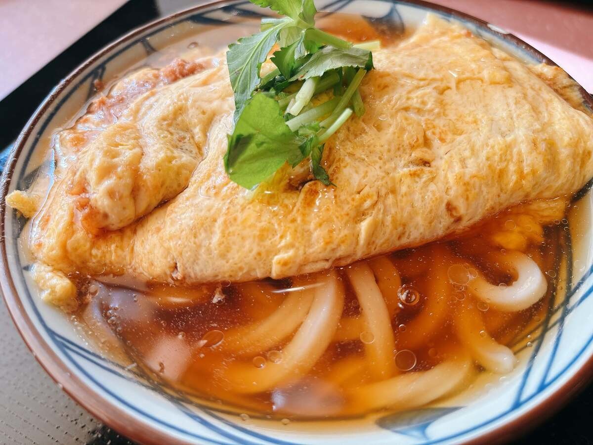 丸亀製麺「だし玉肉づつみうどん 並（税込890円）」