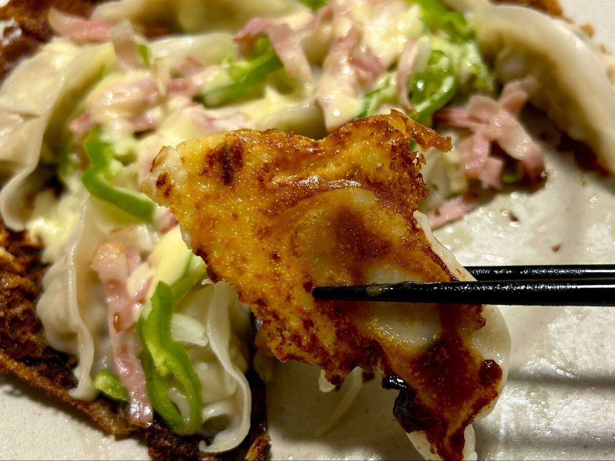 けんますクッキングさん「餃子ピザ」のレシピ