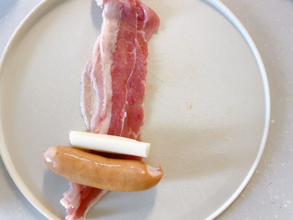 ウインナーのチーズ豚バラ肉巻き