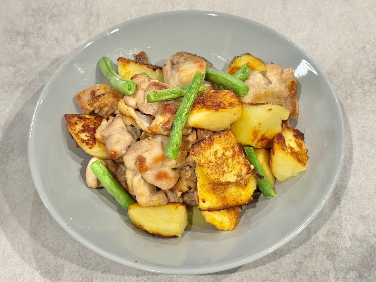 タサン志麻さん「カリカリじゃがいもと鶏のソテー」のレシピ