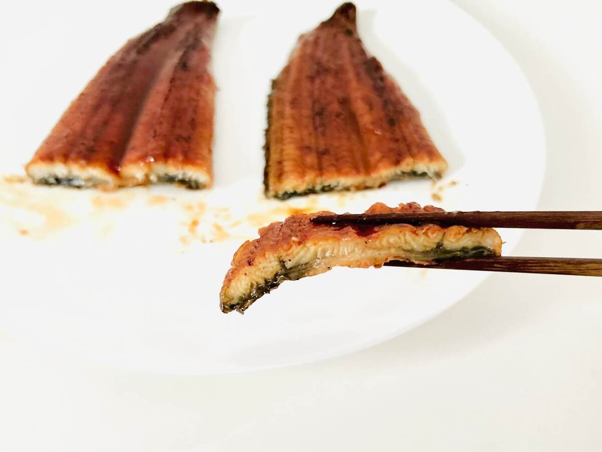 中国産うなぎ「平べったいvs厚い」食べ比べ！