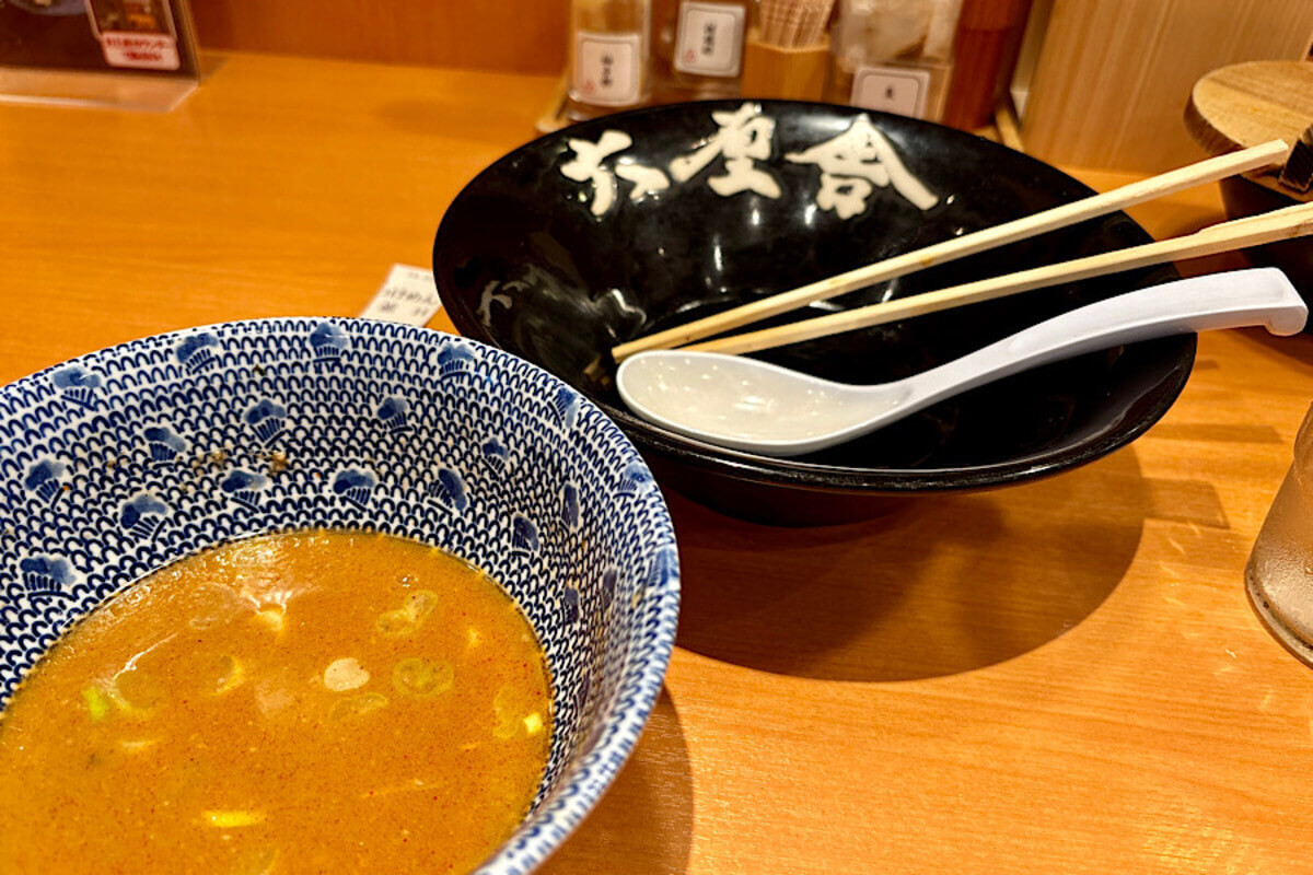 『六厘舎 東京駅東京ラーメンストリート店』