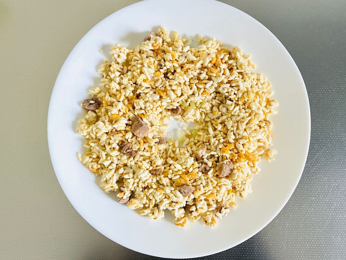 冷凍炒飯のアレンジ「レタス＆レモン」