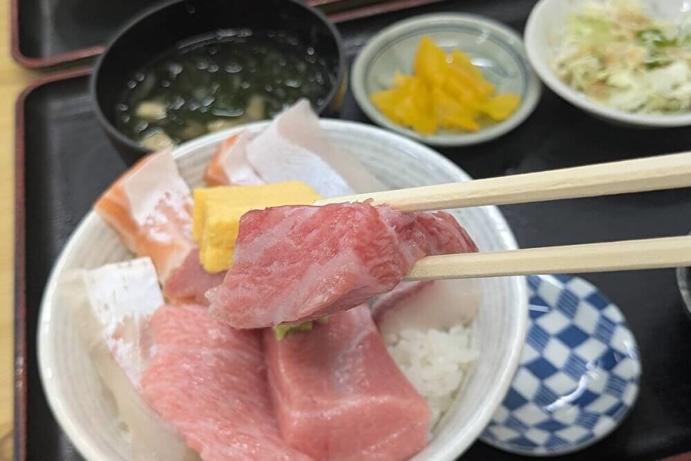 横浜中央卸売市場内の「竹家食堂」