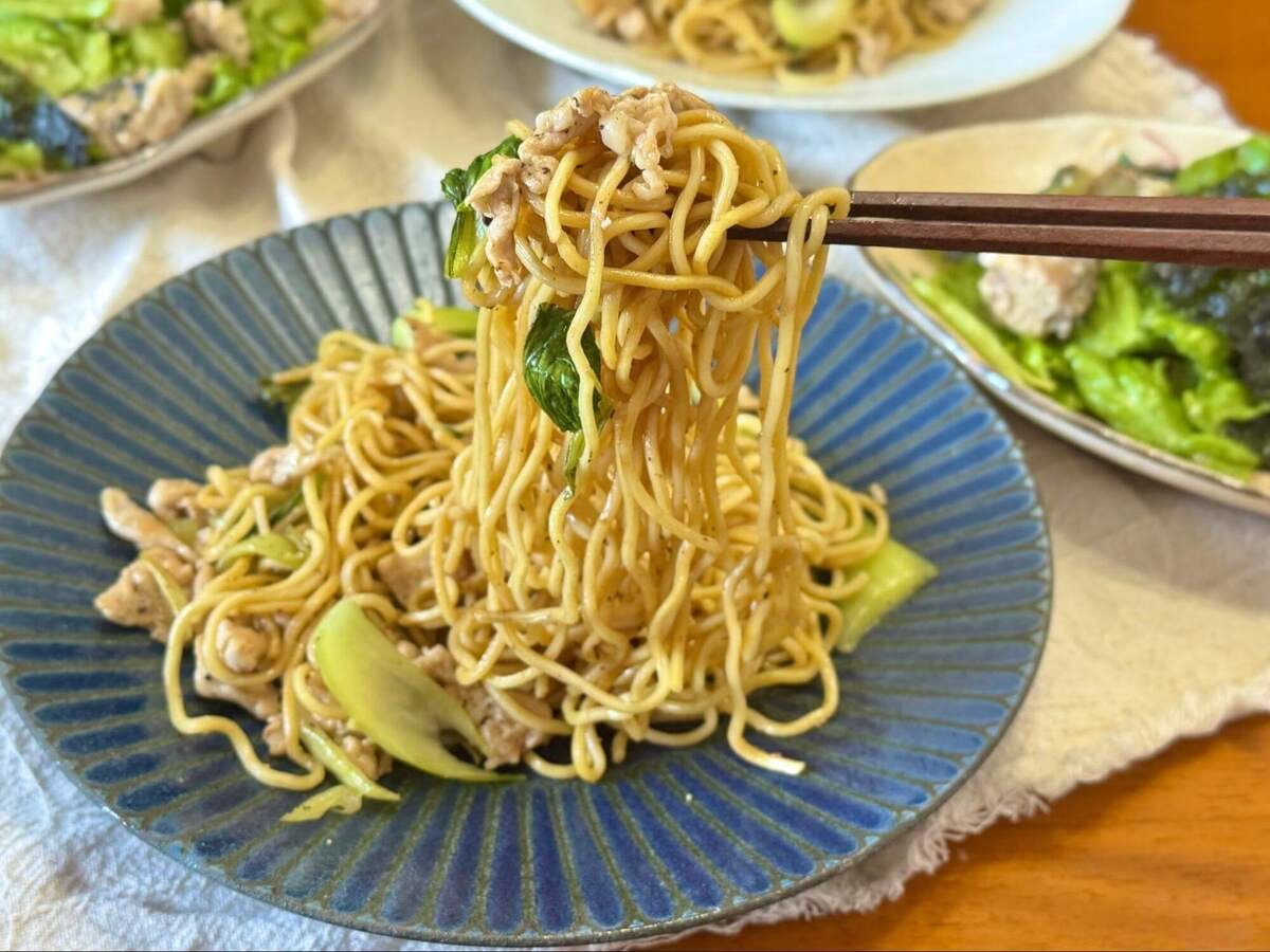 長谷川あかりさん「豚肉とちんげん菜の酢じょうゆ焼きそば」のレシピ