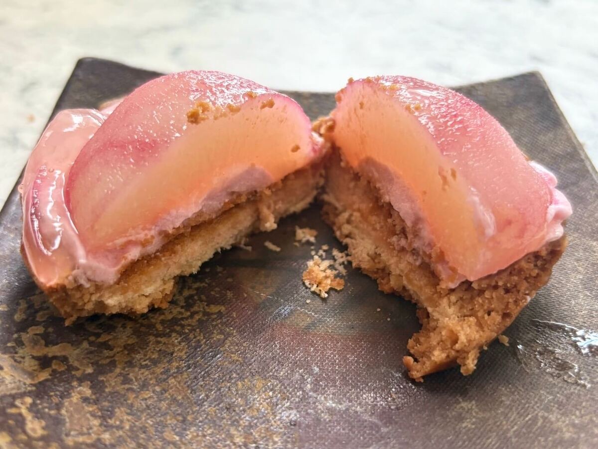 ローソン「ごろっとした1/2個分桃のタルト」