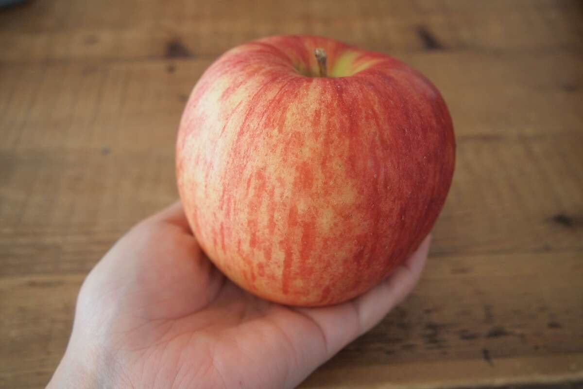 【りんごの正しい保存方法】1つずつ包んで冷蔵室がベスト
