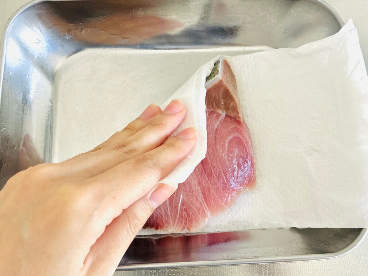 ウエカツさん「ぶりの下ごしらえ」