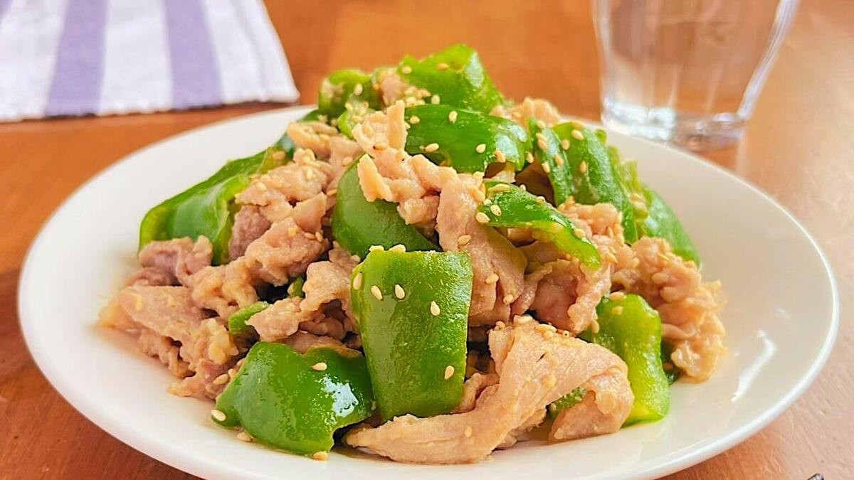 「豚こまとピーマンの甘から炒め風」のレシピ