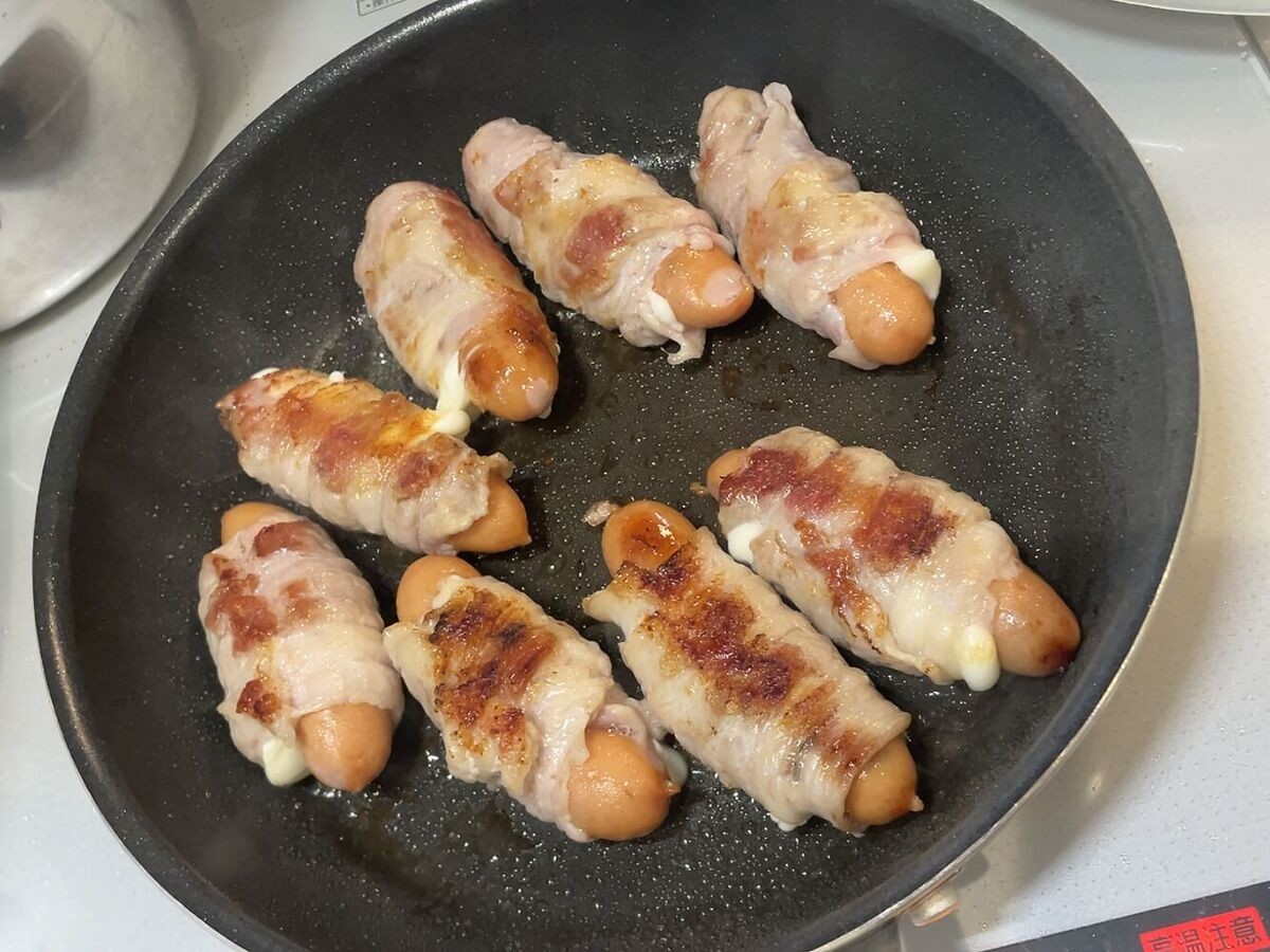 ウインナーのチーズ豚バラ肉巻き