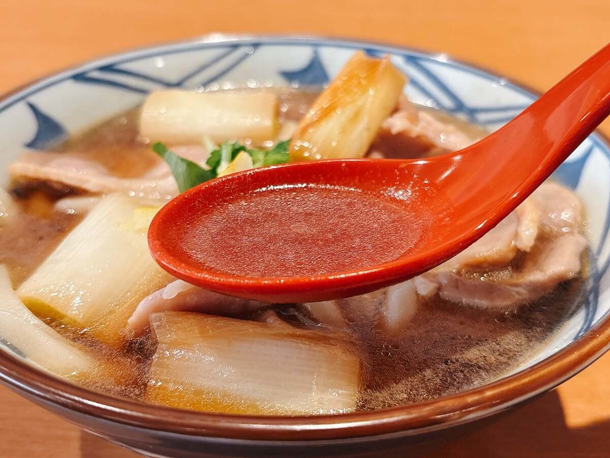 2025年いつから？「もう出てるよ♪」丸亀製麺「鴨ねぎうどん」