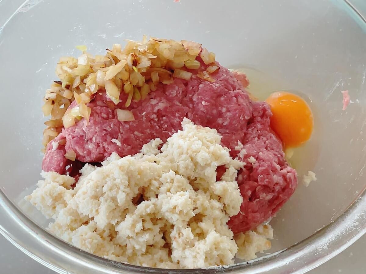 ハンバーグに氷(クラッシュアイス)を入れて焼くレシピ