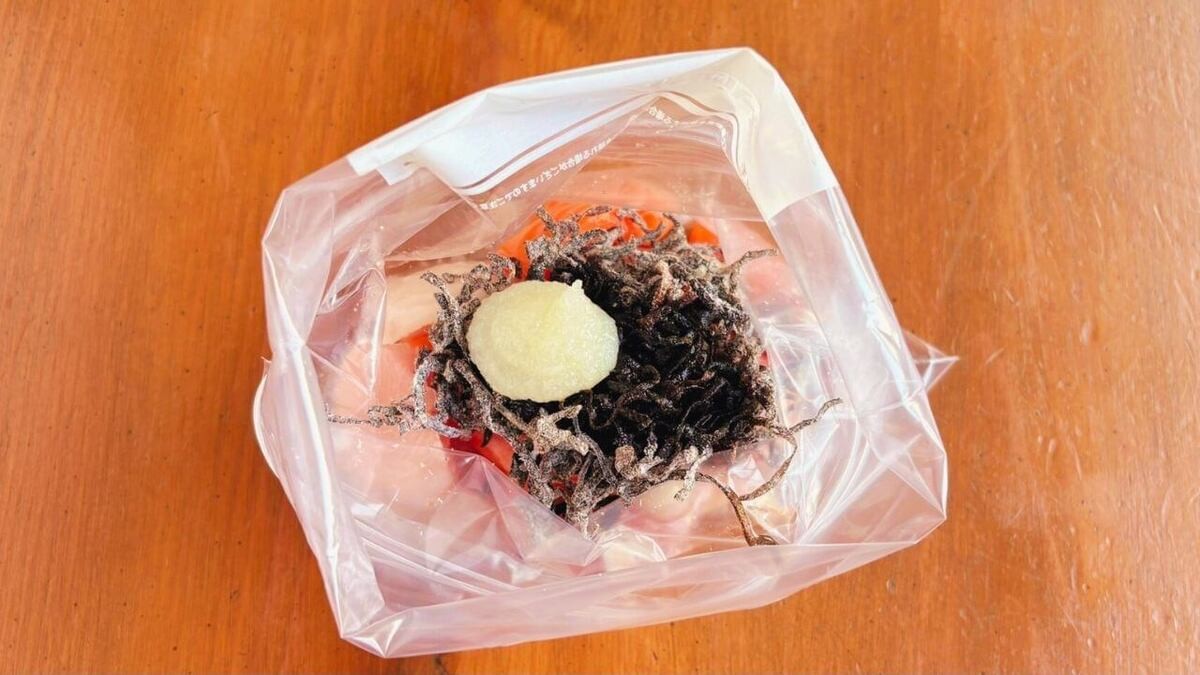 「端切れ刺身のにんにく塩昆布漬け」のレシピ